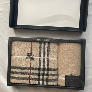 Burberry hand towels